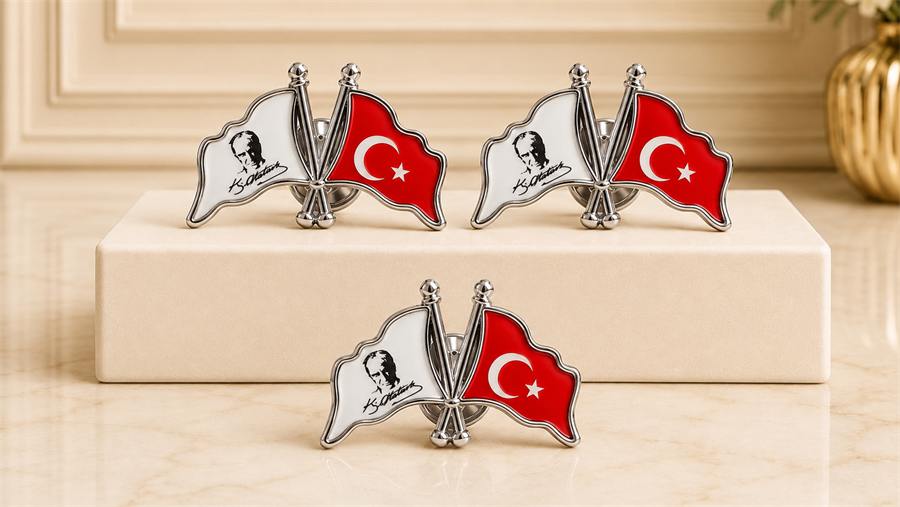 Gümüş renk Atatürk ve Türk bayrağı rozeti - toptan Atatürk bayrak rozet